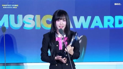 퐅퐨퐫 퐘퐞퐧퐚 퐚퐧퐝 퐘퐮퐫퐢 ⁺ᴵᶻ*ᴼᴺᴱ on Instagram: "YENA Great Female Artist我的寶包啊啊啊凉 - Hanteo Music Awards 2024 . . . #yena #choiyena #최예나 #예나 #崔叡娜 #izone #아이즈원 #アイズワン"