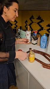 142K views · 3K reactions | Sa o oprească vă rog careva că se indoapă cu cârnaț de foi ioi ioiiii藍藍藍 Ioana Măgherușan e în post de cârnaț | Florin Cilica | Facebook