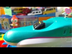 電車のおもちゃ☆プラレールの新幹線がカーポートに変身！トミカを積み下ろして遊ぶよ【ウピさん＆upisch】