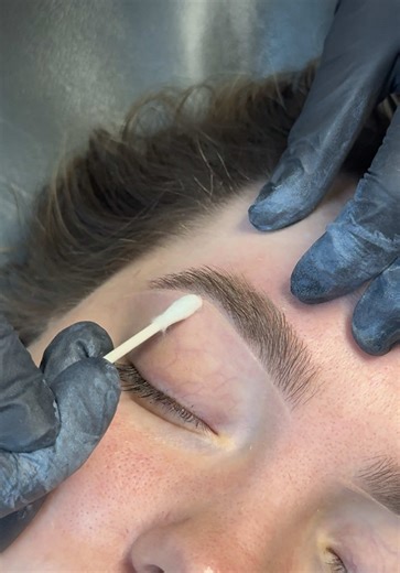 Mastering Brow Techniques: Training and Mapping Essentials