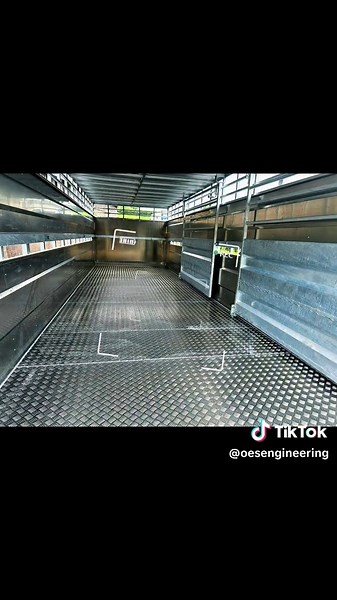 Durable 28ft Cattle Trailer with Aluminium Floor