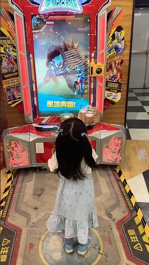Playing an Ultraman Arcade Game! 🎮ウルトラマンのゲームに挑戦！#shorts