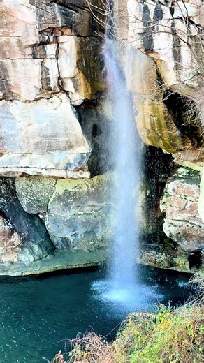 Watching a waterfall cascade down Lookout Mountain at Rock City Gardens is one of those moments that takes your breath away. From the sound of the water flowing over the rocks to the sweeping views of the Tennessee Valley below, this spot feels timeless and grounding. Rock City is known for its dramatic cliffs, stone bridges, and panoramic mountain views, but it’s the waterfalls tucked along the trail that make the experience unforgettable. @See Rock City ✨ What’s your favorite waterfall in Tenn