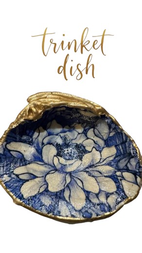 Blue Clam Shell Trinket Dish. https://almostanythingshells.etsy.com/listing/1744859346. #jewelryholder #trinketdish #clamshell #somethingblue #bridesmaidgifts