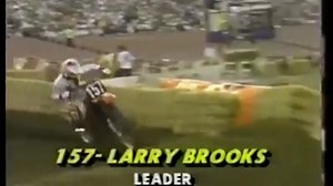 1985 Supercross 125cc Throwback: Larry Brooks Leads the Pack at the Rose Bowl! | Motocross Qc