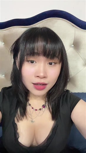 K-Pop Idols React to Their Beautiful Fans