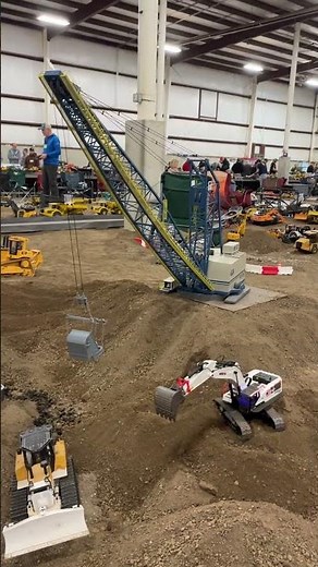 Massive 3D printed Dragline excavator