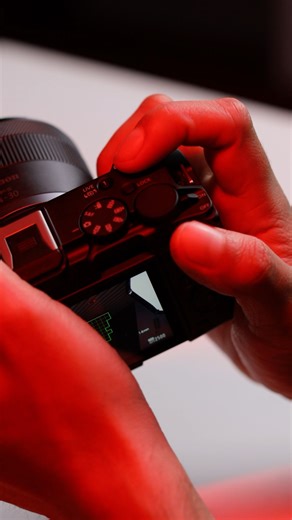 156K views · 179 reactions | Silencio, mira y no digas nada. Confirmamos que el sonido que hace el unboxing de la nueva Canon EOS R50V, es música para nuestros oídos . Nuestra nueva mirrorless cuenta con botón de grabación frontal, modos de cámara lenta, filtro de color, perfil Canon Log 3 y pantalla táctil de fácil manejo. | Canon | Facebook