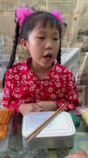 你知道包着的糖果是什么吗？#童年回忆#怀旧零食