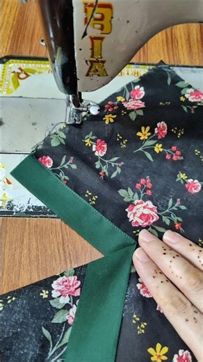 Easy placket sewing for sleeves & necklines—neat and beginner-friendly! 🧵#SewingTips #PlacketSewing