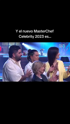 Con mucha dedicación en la gran final Carolina Acevedo se convierte en la ganadora de MasterChef Celebrity 2023 celebrando con sus compañeros y familiares #nicodezubiria #chriscarpentier #jorgerausch #claudiabahamon #canalrcn #parati #viral #masterchef #cocinero #masterchefcelebrity
