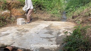 Constructing a large-capacity spillway dam with 8 extremely powerful sluice gates