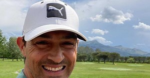 Jean-Pascal Lacoste nostalgique : il diffuse une rare photo de lui enfant avec son frère