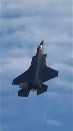 航空自衛隊のF-35A機動飛行もかなり凄い アメリカ軍のデモチームに負けない迫力を見せる三沢基地航空祭