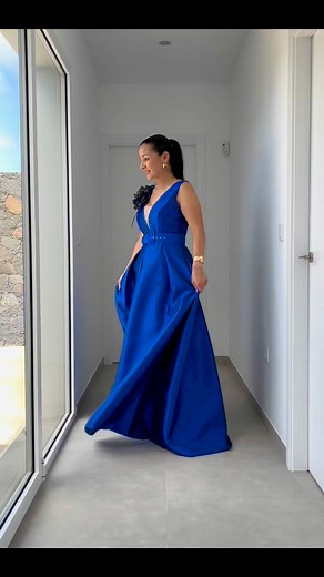 💙 Divino este modelo 💙Un modelo súper elegante para ser la madrina o invitada ideal 😍 | Aura Novias & Fiesta