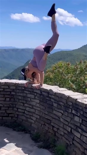 How to yoga arm balances for strong upper body & core #yoga #yogapose #yogapractice #yogaroutine