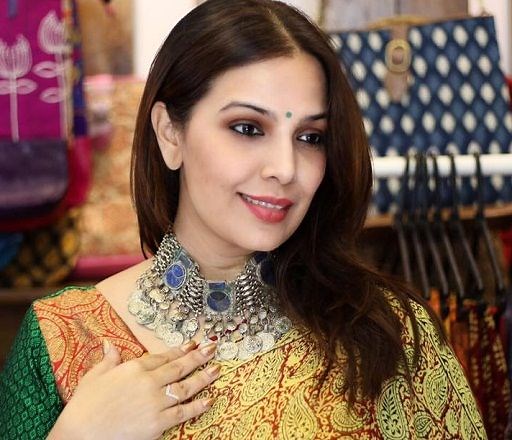 Shilpa Tulaskar Height, Weight, Age, Husband, Family, Biography & More » StarsUnfolded