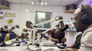 Ambiance dans les studios de la 101.1 FM📻 | Magic System