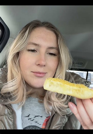 Try the student deal with Abbie 🤭 📍3415 E.Saginaw St Ste 3, Lansing, MI 48912 ☎️ (517) 336-9111 #msu #michiganstate #pizza #lcc #food