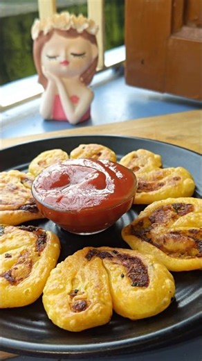 Little Heart Aloo Paratha❤️| Cute & Crispy Snack Recipe #shorts #paratha #viralvideo #shortsfeed