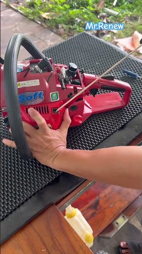 How to adjust the carburetor of a chainsaw.