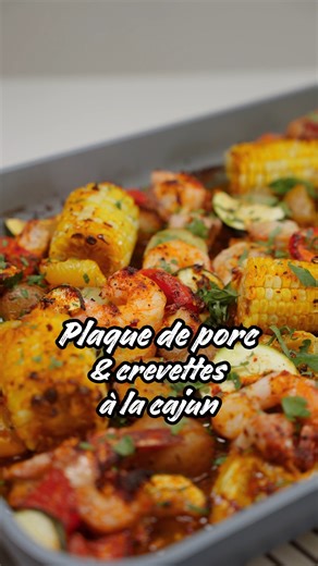 23K views · 78 reactions | Porc, crevette et légumes de saison. Ça se mange aussi bien au souper qu’en lunch le lendemain. On dit ça, on dit rien!  https://www.leporcduquebec.com/recette/439-plaque-de-porc-et-crevettes-a-la-cajun/ | Le porc du Québec | Facebook