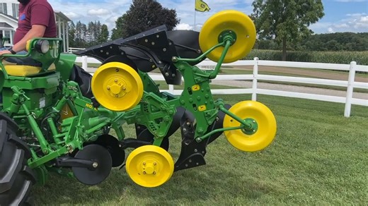 16K views · 654 reactions | Everyone needs one of these for their next plow days. Here's two different configurations of the John Deere 825 roll over plow. Check them out on the Dan and Sandy Yeck Antique Tractor and Equipment Collection. #johndeere #twocylinder #classicdeere #johnnypopper #aumannauctions #aumannvintagepower | Classic Tractor Fever | Facebook