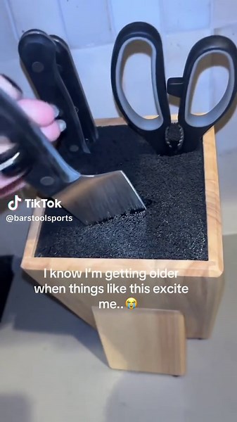 Oddly satisfying 🤣 @kfcradio (via dezaraenicolee)