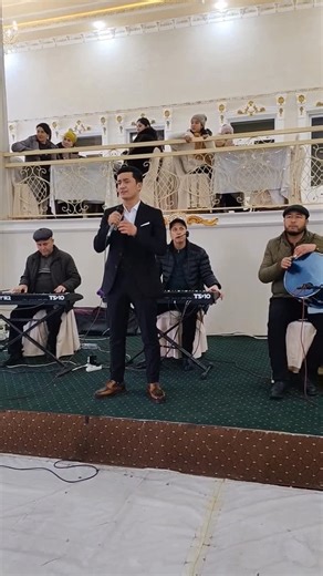 Muhammadzohid on Instagram: "Ko’rishganda ko’rmagandek o’tib ket 💔"