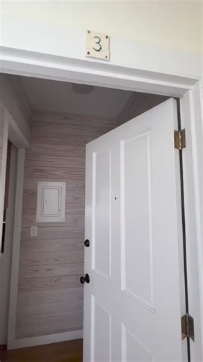 Stunning room 3! This room is in the Arch House and is a studio with a private balcony overlooking our garden! Truly luxury! Give us a call today to reserve! •••#keywest #keywestflorida #flkeyslife #flkeys #keywesthotel #visitflkeys #visitflorida #airbnb #airbnbhost #vacation #lastminutevacation #visitflorida #visitfl #kwhotel #islandcityhouse #ich #historichome #islandcityhousehotel #reels | Island City House