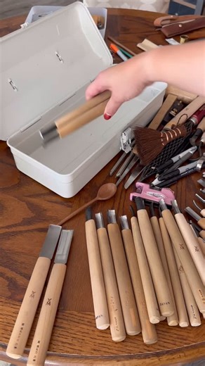 Mel’s Carving Club • Carving Tools & Kits on Instagram: "Let’s organize all of our spoon gouges 😌 #tools #handmade #woodcarving #organize"