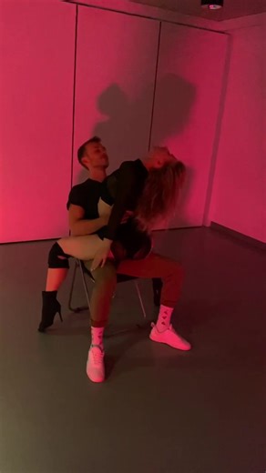 #valentinesday #dancelesson #viennadance #деньсвятоговалентина #fyp #chairdance #goviral #valentinesdance #valentinesdaygift #valentinesgiftideas