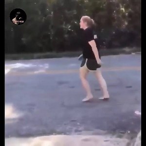 1 guy beats up 3 cops - Amazing Street Fight K.O 🥊DALE ME GUSTA Y SEGUIR A ESTA PAGINA⁉️❤️❤️❤️❤️❤️❤️💣💥🥊🔥🎯👊🏽🤼‍♂️… 🔥🔥🔥🔥🔥🔥🔥🔥🔥🔥🔥🔥🔥🔥 | Boxeo de campeones y leyendas