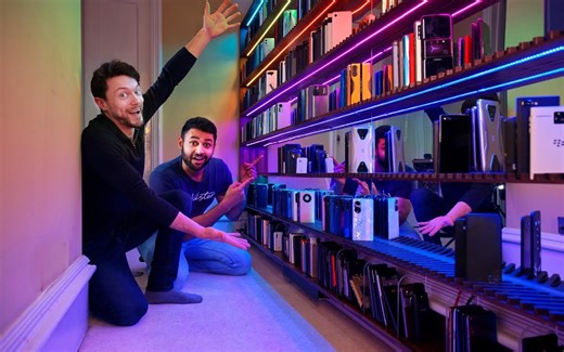 我做了世界上最大的手机架！ft. Mrwhosetheboss