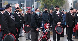 'Fantastic' Remembrance Day as crowds gather at Hull cenotaph