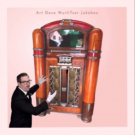 Very rare 1940 Wurlitzer 800, I have a good unrestored example in stock. You can buy it unrestored or restored. Or i do the electronics and mechanism and you do the cabinet. Model 800 have animation that no other jukebox model have. It is also the first jukebox with bubbletubes. And its BIG. ART DECO PIECE OF ART. Not so easy anymore to find a nice example. If you ask me i would say the 800 is the best jukebox model ever but that is my personal opinion. 800….WOW. 👉 Send a PB, only PB, for more 