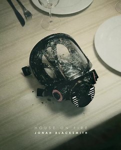 8.3K views · 384 reactions | Vi har set rigtig meget frem til i dag, for netop i dag udkommer vores nye single, ‘House on Fire’! Den handler om de mange modsatrettede følelser man fyldes af, når en man elsker kæmper en svær indre kamp. Find den på din foretrukne streamingtjeneste - og gi’ sangen (såvel som dine kære) lidt ekstra fredagskærlighed 癩 Lyt her: https://jonahblacksmith.lnk.to/HouseOnFire | Jonah Blacksmith | Facebook