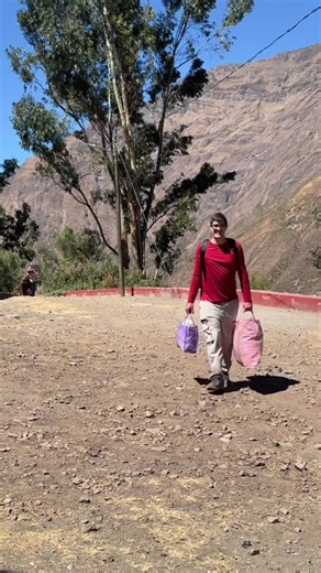 Mi esposo regresa a mi casita en los Andes después de 2 años