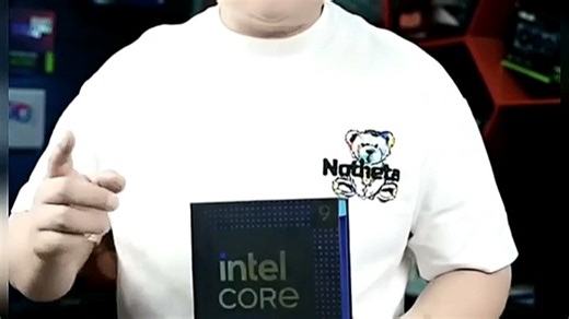 英特尔酷睿i7处理器游戏办公两不误，性能强劲稳定，轻松应对多任务处理与大型游戏挑战，285k高主频流畅运行无压力，带来极致使用体验。