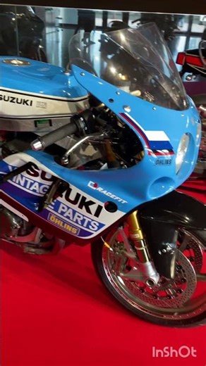 SUZUKI GSX-R1100 油冷最強エンジンにバイク女子が…