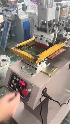 Mobile phone battery screen printing machine, aluminum battery pad printing machine丝印机，移印机，丝网印刷机厂家直销