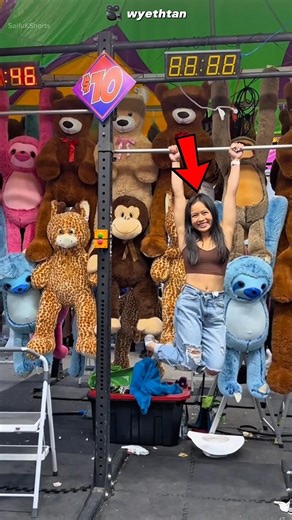 This Girl Shocked Everyone With Impossible Hanging Challenge 😱