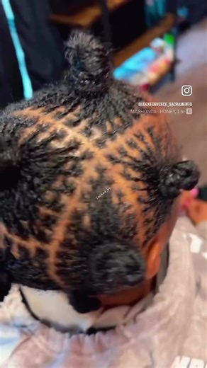 🚨 Microlocs Braids 🚨 Hair Length: 15” inches Square size: 5/16” 1st Day: 11 hrs ⏳ (I started at 9:30am and stopped at 8:00pm) 2nd Day: pray for me 😂🤭 Crispy a$$ parts … yeah I don’t play my parts are precise 🤏🏾🤧🫶🏾 🚨 Sacramento Location will be opening Jan. 2026 🚨💫Books Open 📖 ✍️ 💫DM or Text 916-890-0815 💫$100 Non-Refundable Deposit 💫Two-Strand, Braid, or Interlocking Microlocs 💫Sisterlocks™️ 💫Loc Extensions 🌀 💜💜 Be prepared to sit for 5-10 hours depending on hair density and