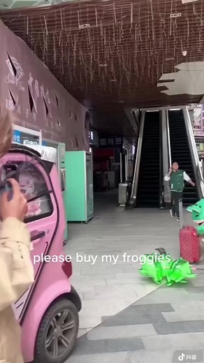 #salutefrog #cutefrog #jumpyfroglet #fyp Today i got nee froggies