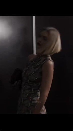 GIGI HADID walking for Versace at SS25 #MODEL#gigihadid#versacewalk #modeling#fyp