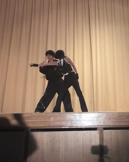 文化祭で魅せる男女ペアのシェイプオブユー ダンス