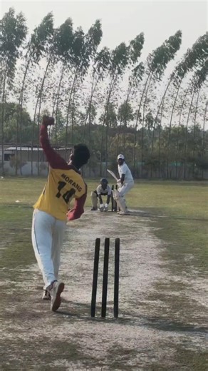 Ravindra jadeja bowling run-up/Leftarm Spinner bowling action slow motion/jadeja bowling #cricket