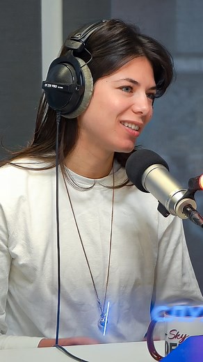 На YouTube-каналі Champion Radio — новий випуск із чемпіонкою світу з фехтування Владою Харьковою @vladakharkova ⚔️🥇 Влада ділиться емоціями після золота на Чемпіонаті світу-2025, говорить про підготовку до Олімпіади, важкі поразки та відновлення. Обговорюємо внутрішні діалоги, моменти виснаження й ритуали, які допомагають тримати фокус на перемозі. Дивись повний випуск на YouTube Champion Radio — посилання в шапці профілю 💙 #championradio #владахарькова #чемпіонрадіо | Champion Radio