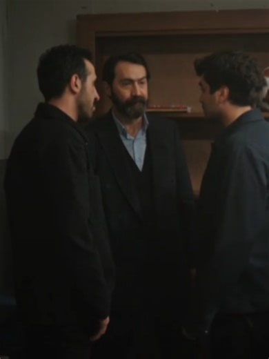 Capítulo 257 Parte 2: Conflictos y Revelaciones en Prisión