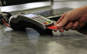 New ‘Chip-and-PIN’ credit cards to change way consumers pay, businesses operate - Cronkite News